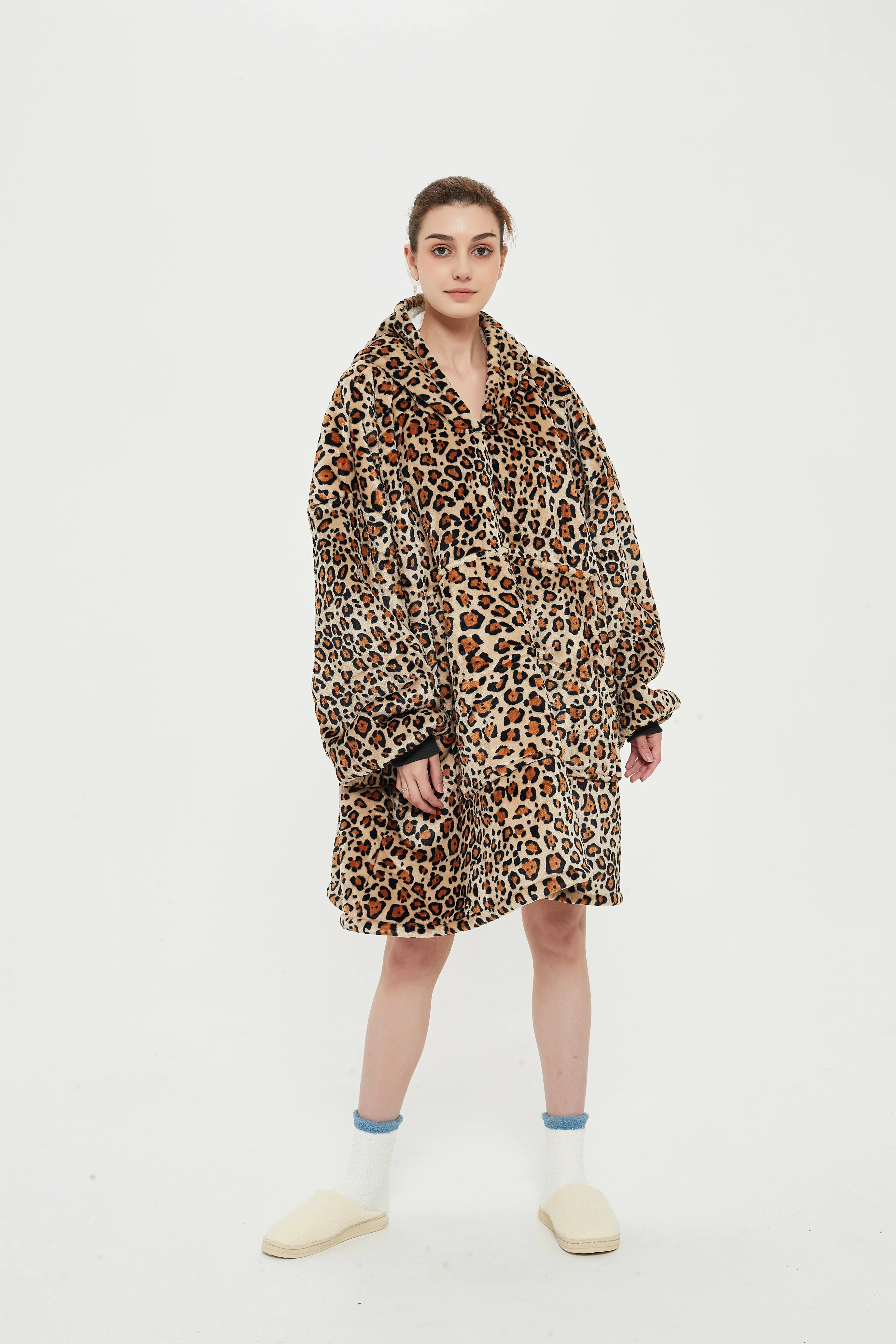 Beauty Mall Kosegenser I Flanell – Leopardmønster - Image 8